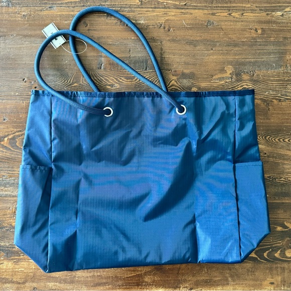 NWT Victoria’s Secret PINK Tote - Picture 4 of 6